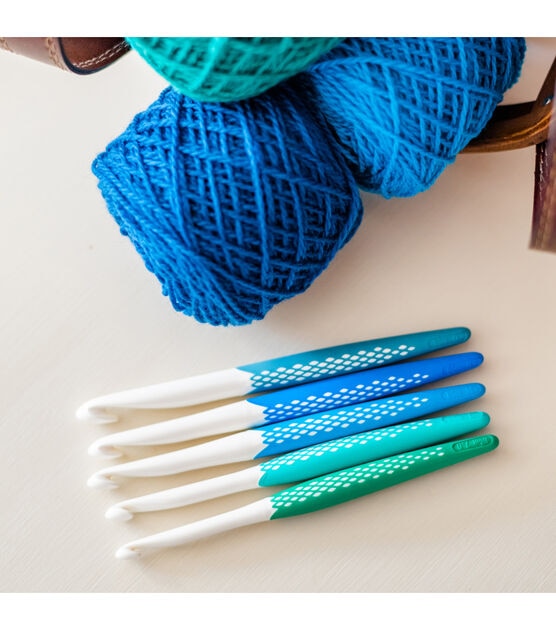 Ommi Ergonomic Handle Crochet Hooks | Handcrafted 7’’ Crochet Hook | Knitting Needle, Craft Yarn Weave | Best Gift! (Blue, 4.5 mm)