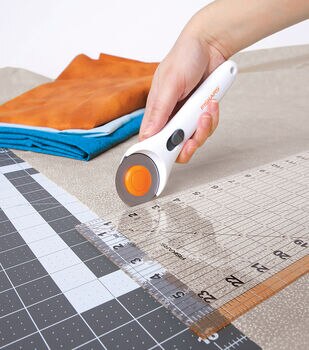 Fiskars Self Healing Eco Cutting Mat with Grid for Sewing, Quilting, and  Crafts - 24 x 36” Grid