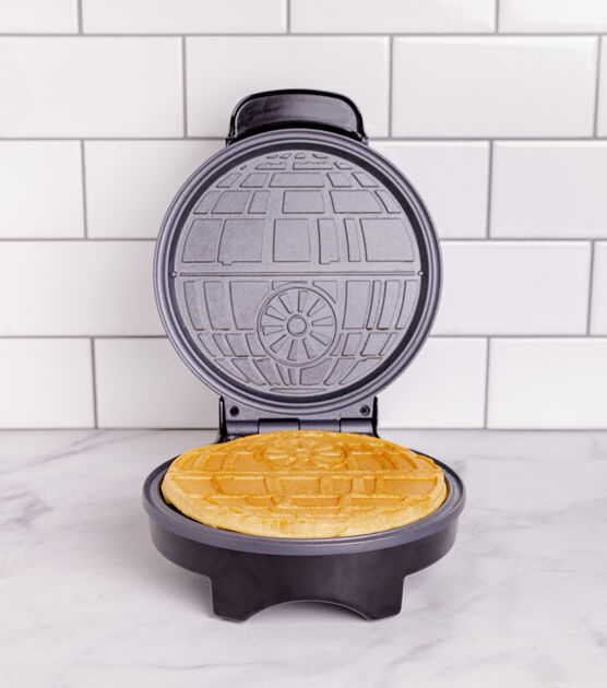 Uncanny Brands Star Wars Darth Vader Halo Toaster Lights Up w