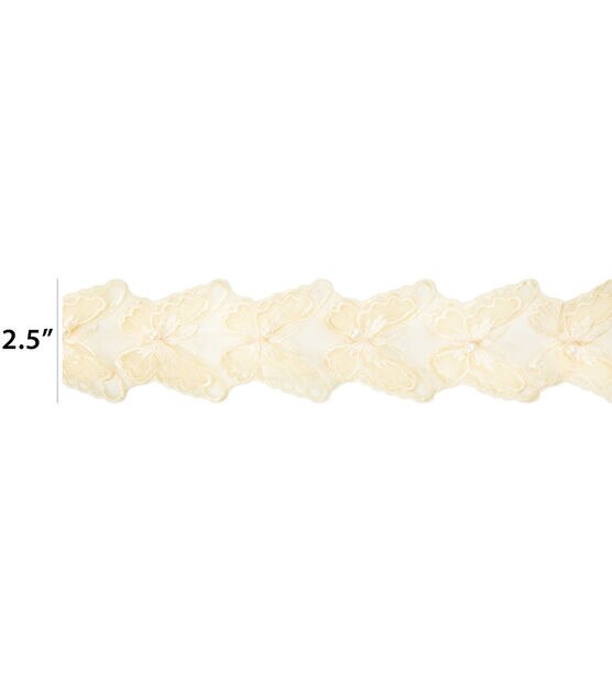 Simplicity Trim, Champagne 1 5/8 inch Pointed Daisy Lace Trim