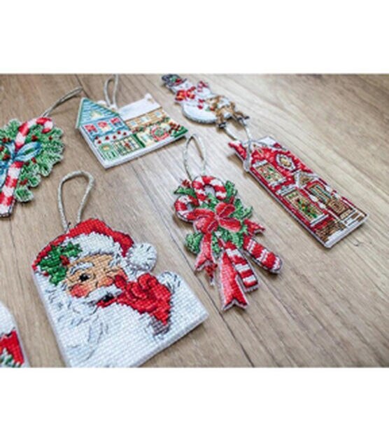 Bucilla FISHING SANTA Counted Cross Stitch Christmas Stocking Kit - L/R  -Gillum : : Home & Kitchen