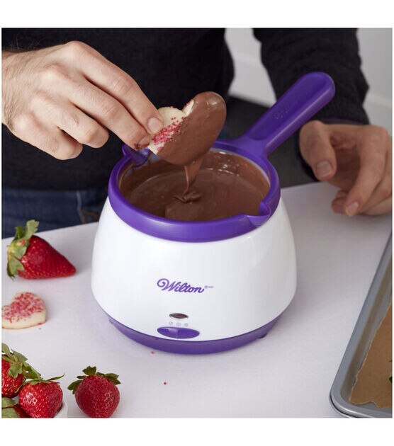 Working With The Wilton Chocolate Pro Electric Melting Pot