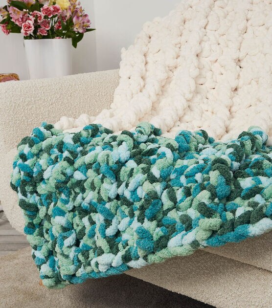 Bernat Blanket Extra Thick Dipped End Crochet Blanket, image 2