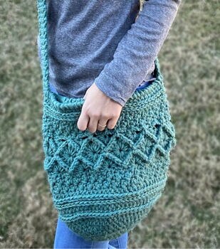 Crochet Diamond Tote - Free Crochet Pattern Loops & Love Crochet