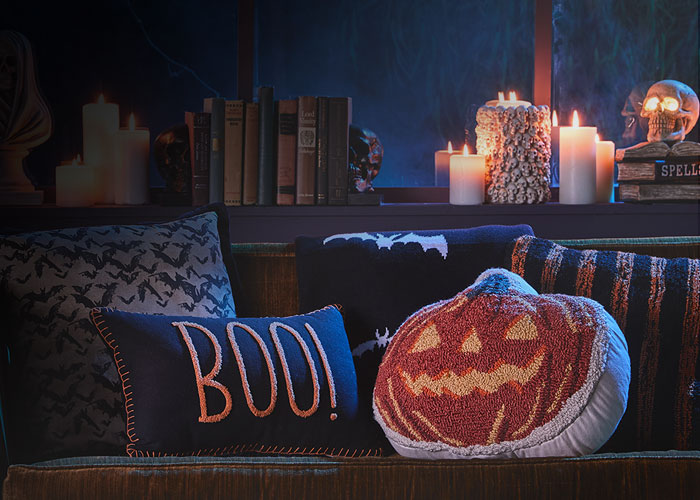 <span class="font-size--medium m-font-size--mini font-family--sans-bold text-line--collapse">SHOP FALL & HALLOWEEN</span>