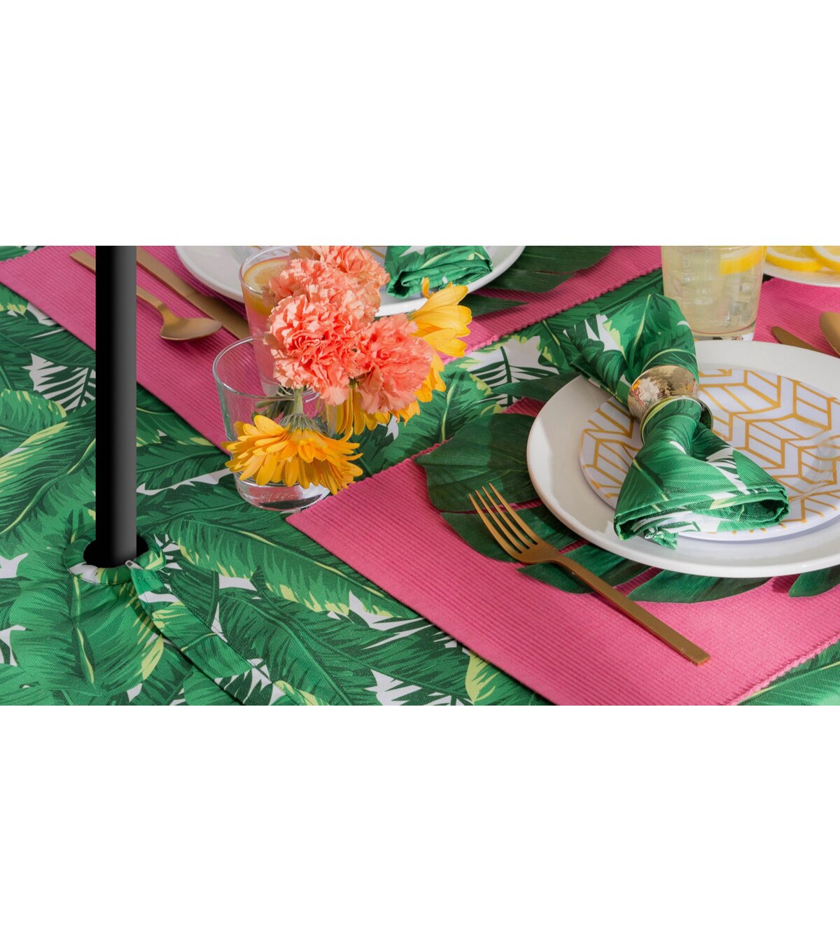 Design Imports Banana Leaf Outdoor Tablecloth with Zipper 84